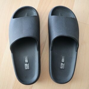 32 Degrees - Women's Cushion Slides - Small (6 - 7) - Black